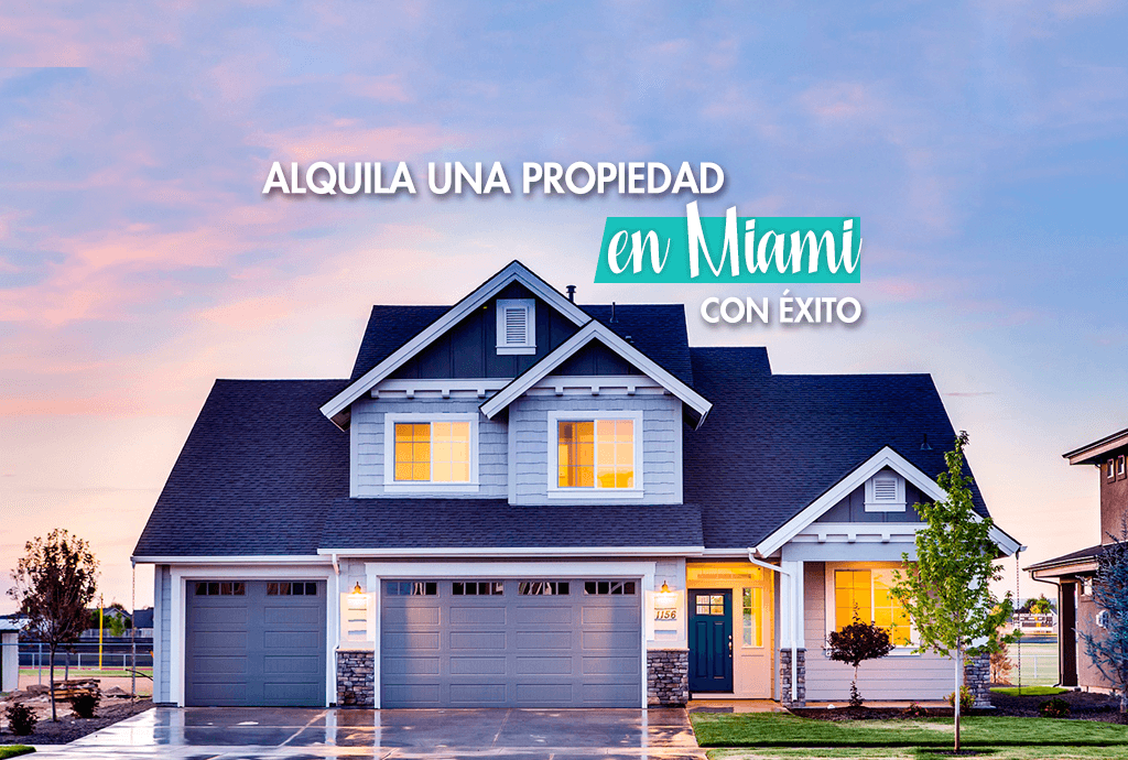 Casa moderna al anochecer con luces encendidas representando consejos para alquilar una propiedad en Miami con exito