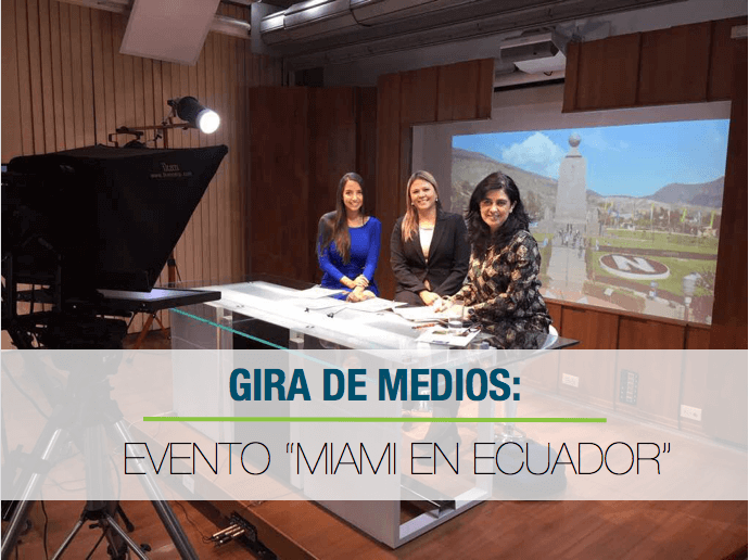 Tres mujeres en estudio de television representando el evento Gira de Medios Miami en Ecuador de Santana Sales Group