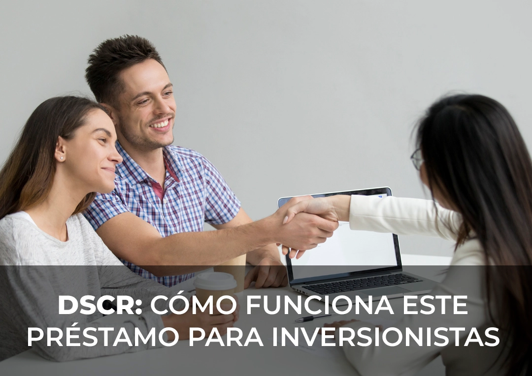 Pareja de inversionistas cerrando acuerdo con asesor financiero - prestamo DSCR para inversionistas inmobiliarios