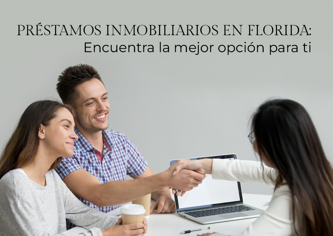 Pareja cerrando acuerdo con asesora de prestamos inmobiliarios en Florida