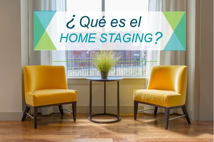 Dos sillas amarillas con planta junto a ventana representando el concepto de home staging para vender propiedad
