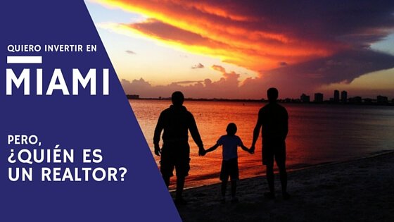 Familia caminando en playa de Miami al atardecer representando inversion en Miami y el rol del Realtor
