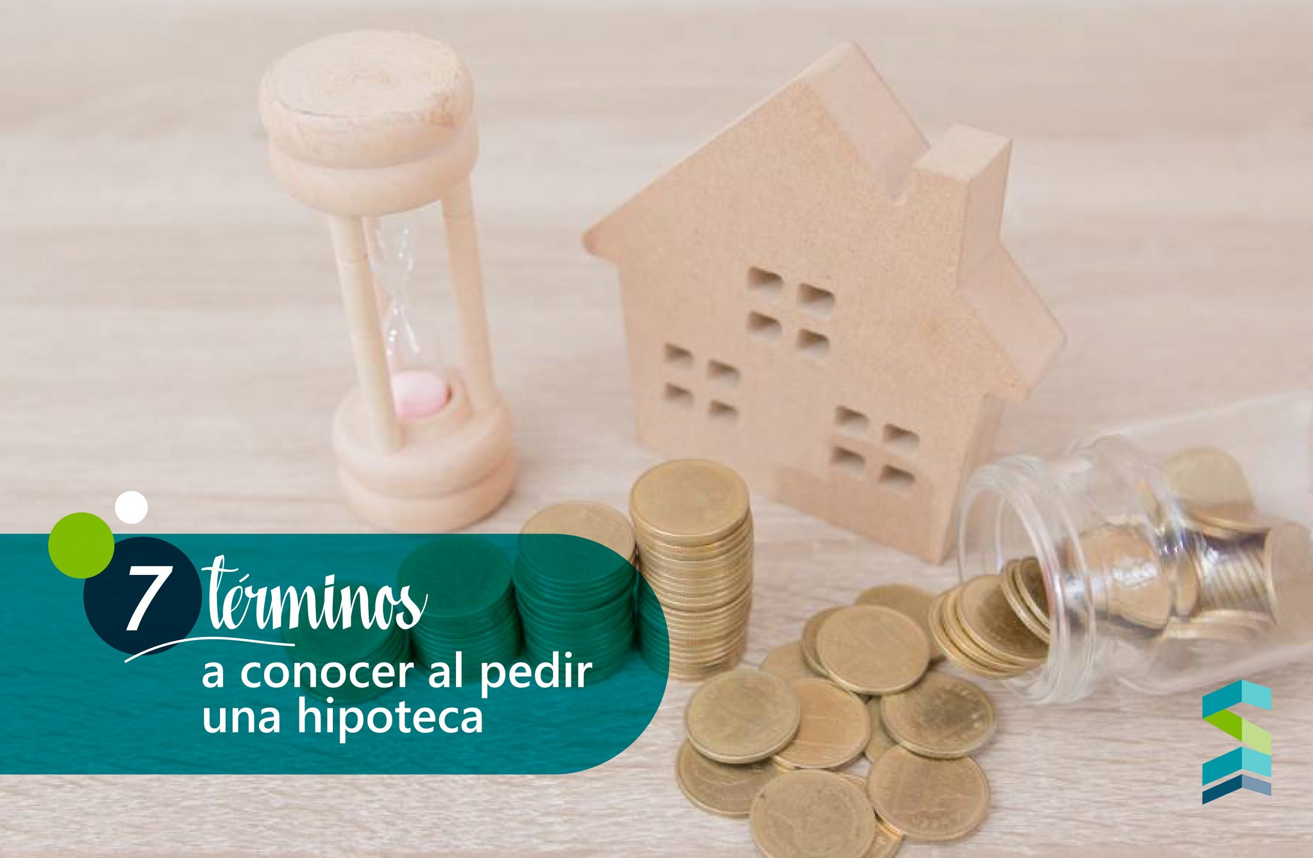 Modelo de casa de madera con monedas y reloj de arena representando terminos clave al pedir una hipoteca en Miami