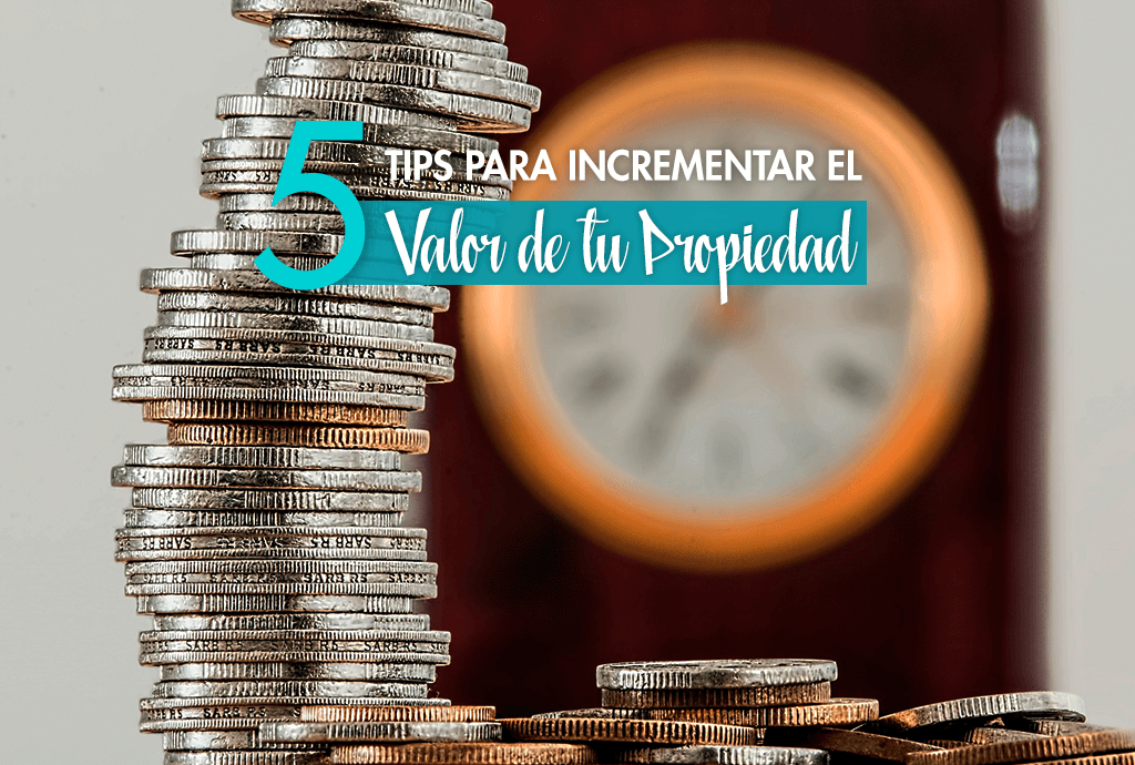 Pilas de monedas con reloj de fondo representando consejos para incrementar el valor de tu propiedad en Miami